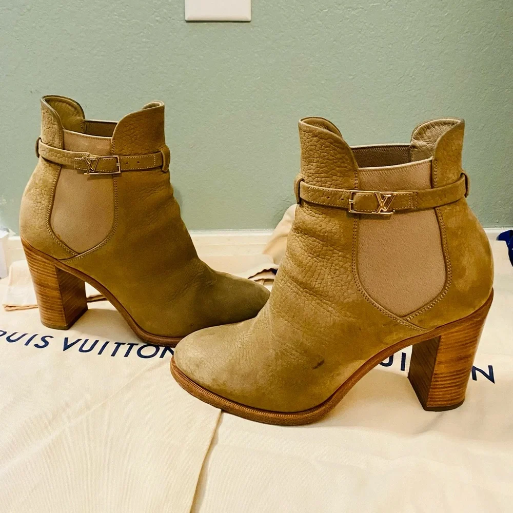 Louis Vuitton Beige Suede Adventure Heeled Ankle Boots